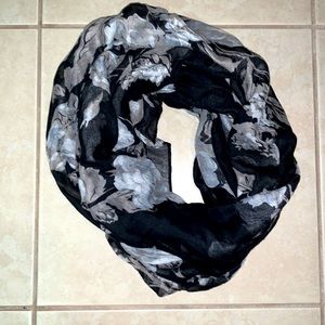 Women’s Floral Black & White Scarf